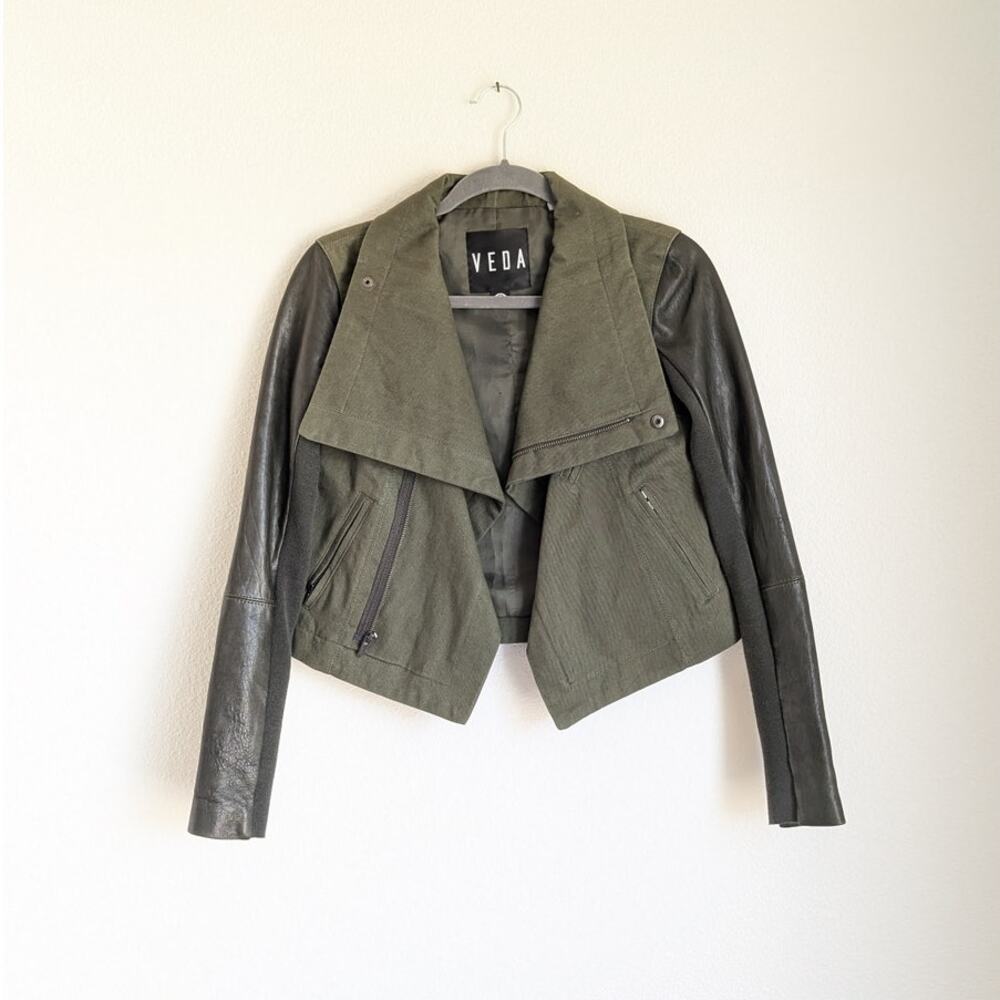 VEDA Women's Green and Black Leather Jacket